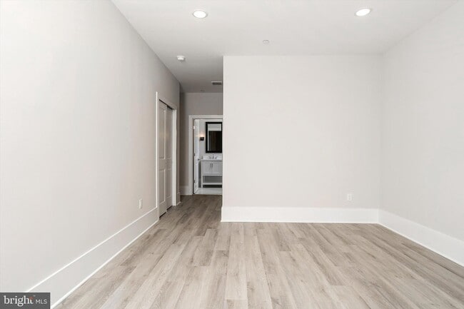 Building Photo - 4403 Thompson Dr