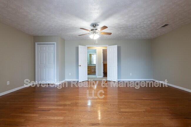 Building Photo - 3213 Southridge