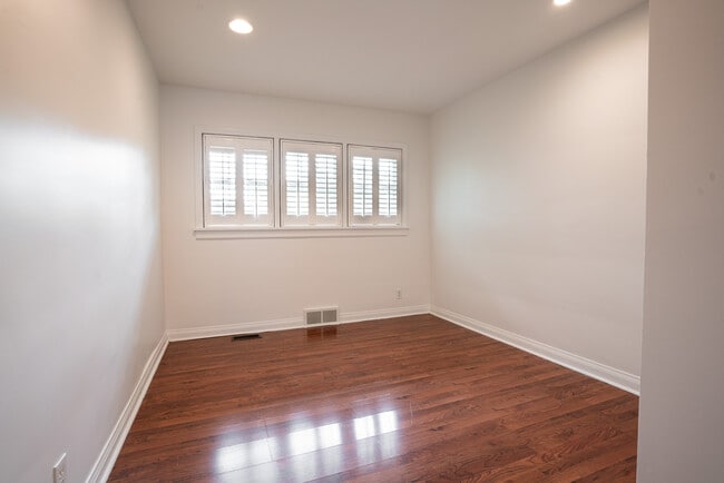 Building Photo - 218 Bramton Rd