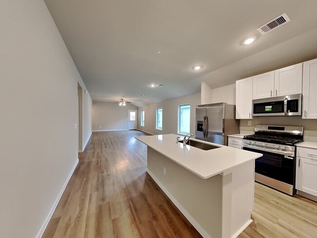 Building Photo - 17331 Roxboro Ln