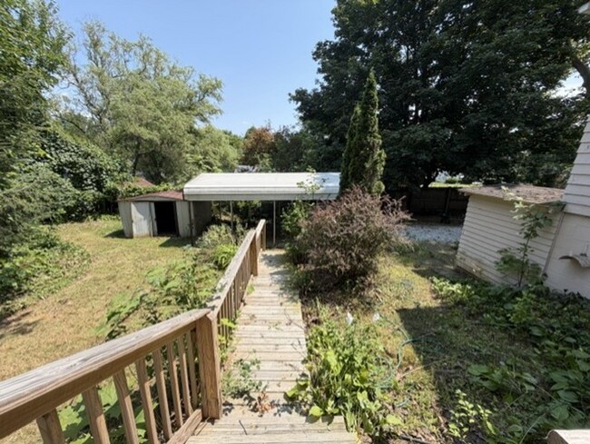 Building Photo - Three Levels of Living with 4 Bedrooms, 2 Full Bathrooms and Multiple Living Areas!