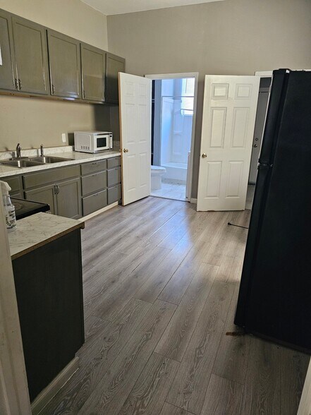 Building Photo - 2615 S Johnson St