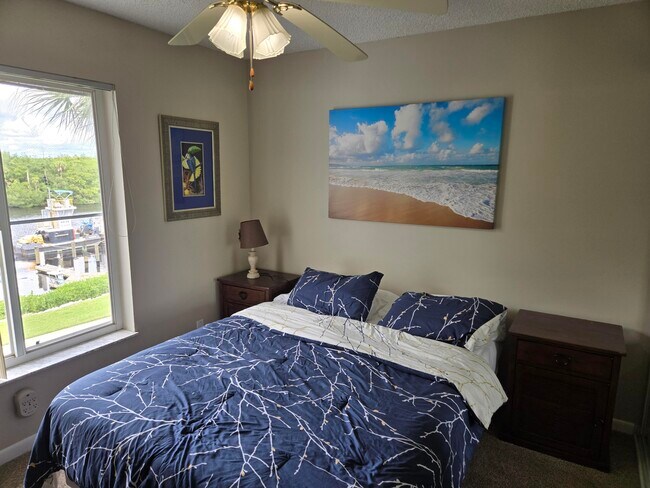 Building Photo - 2512 SE Anchorage Cove