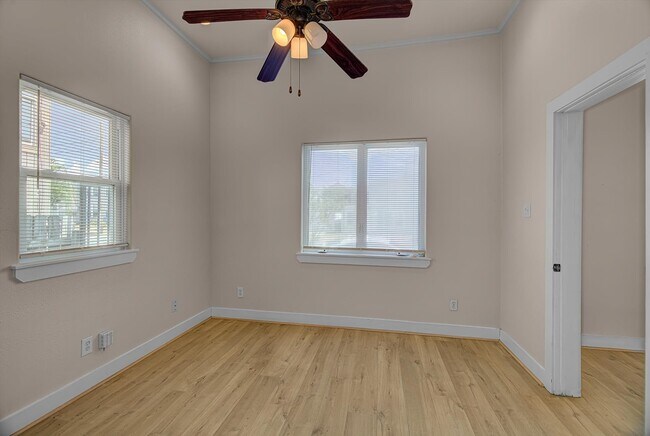 Building Photo - 1017 11th St