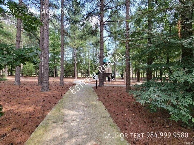 Building Photo - 2033 Longmont Dr