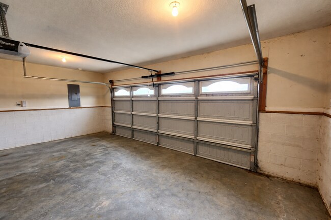 Building Photo - Welcome Home!