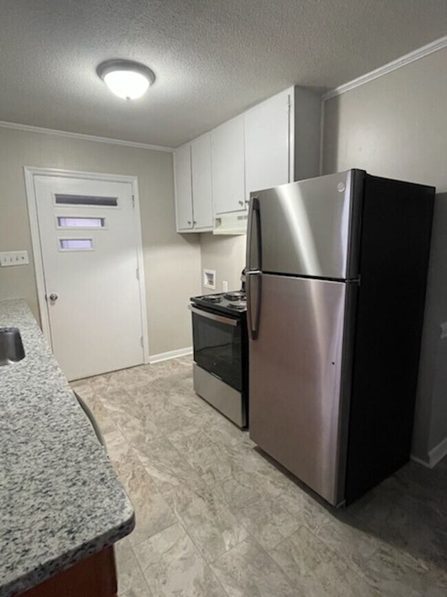 Building Photo - 301 Abbott Dr