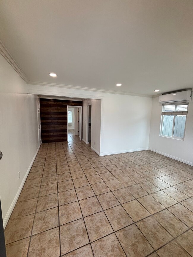 Building Photo - 2 bedrooms 1 bath duplex in Chula Vista.