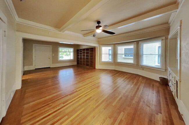 Building Photo - Charming Lank Park Bungalow