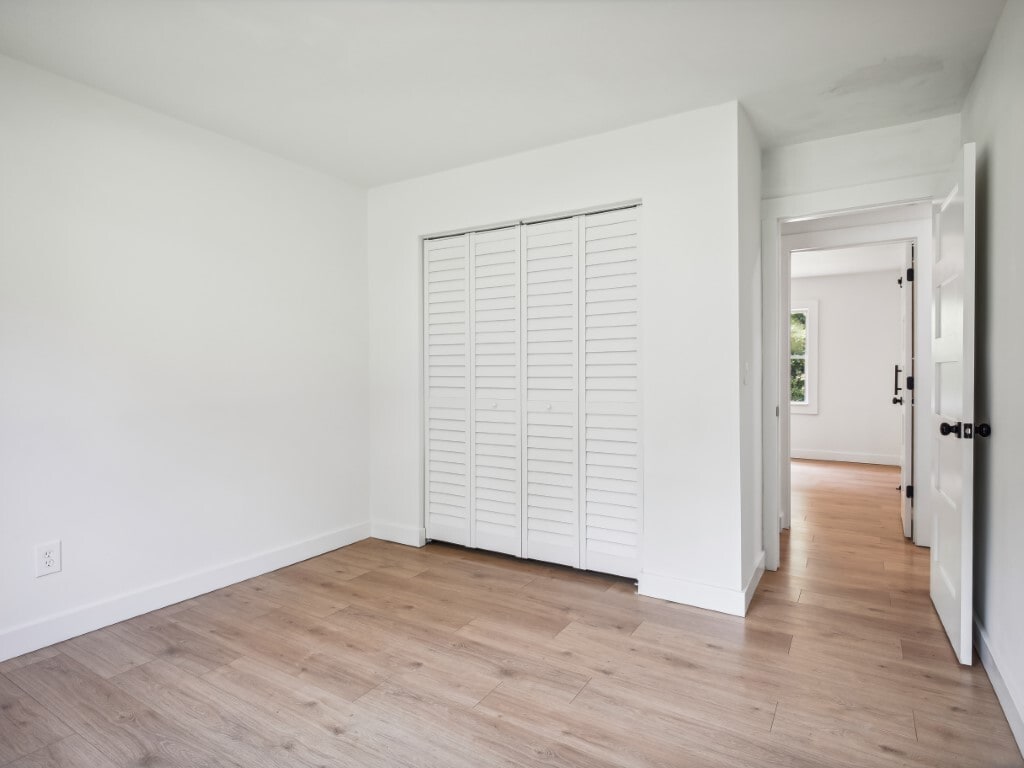 Building Photo - 310 Lilac Dr