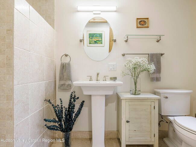 Building Photo - 10 Purdy Hollow Rd