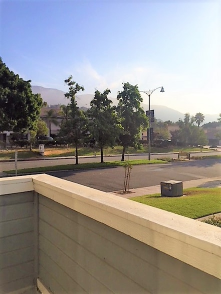 Building Photo - 1806 Huntington Dr