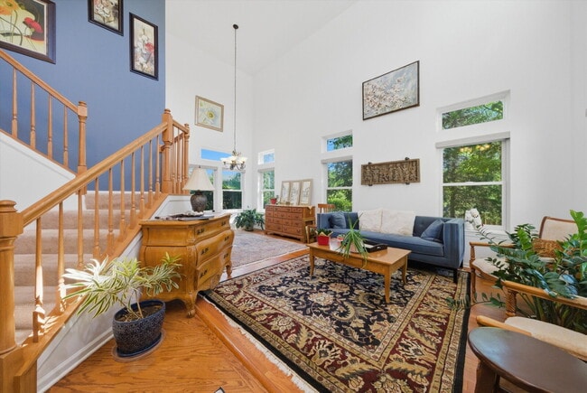 Building Photo - Stunning Mundelein Home on a Quiet Cul-de-Sac with Pond Views