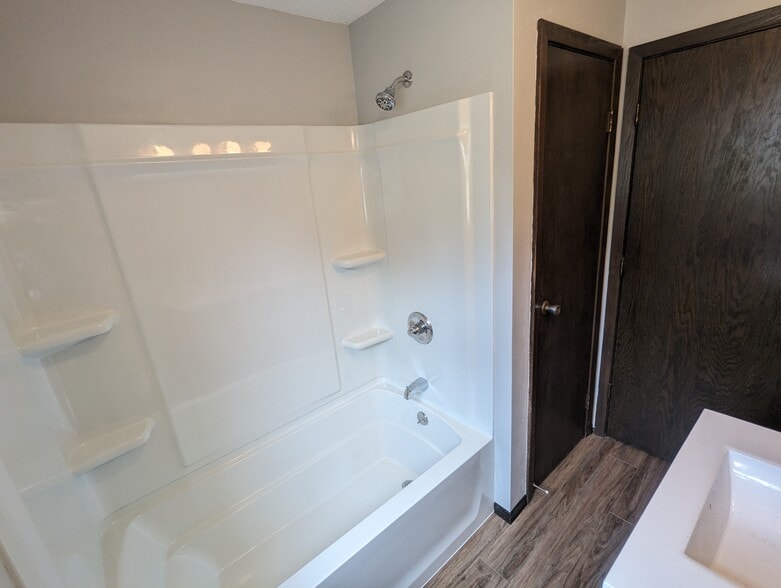 Bathtub - 705 2nd Ave NE