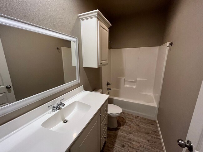 Building Photo - 1105 Preston Trails