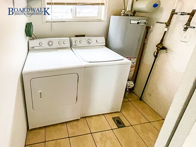 Building Photo - Charming Brick Rambler