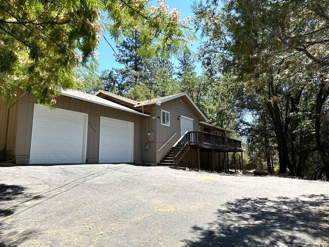 Primary Photo - Deer Xing Retreat (3-6 month lease only)