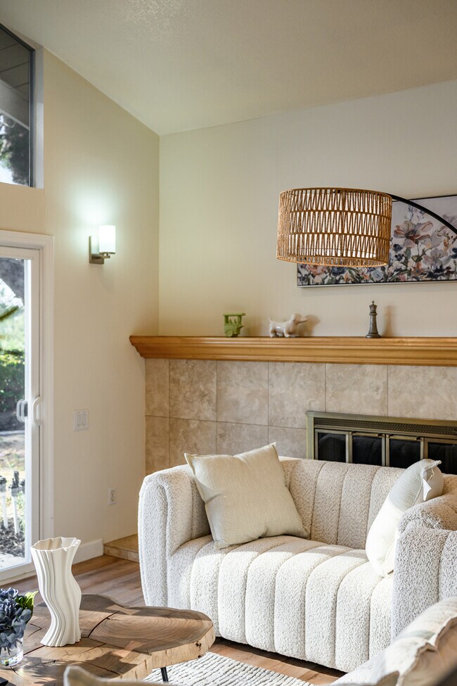 Building Photo - 10961 Limetree Dr