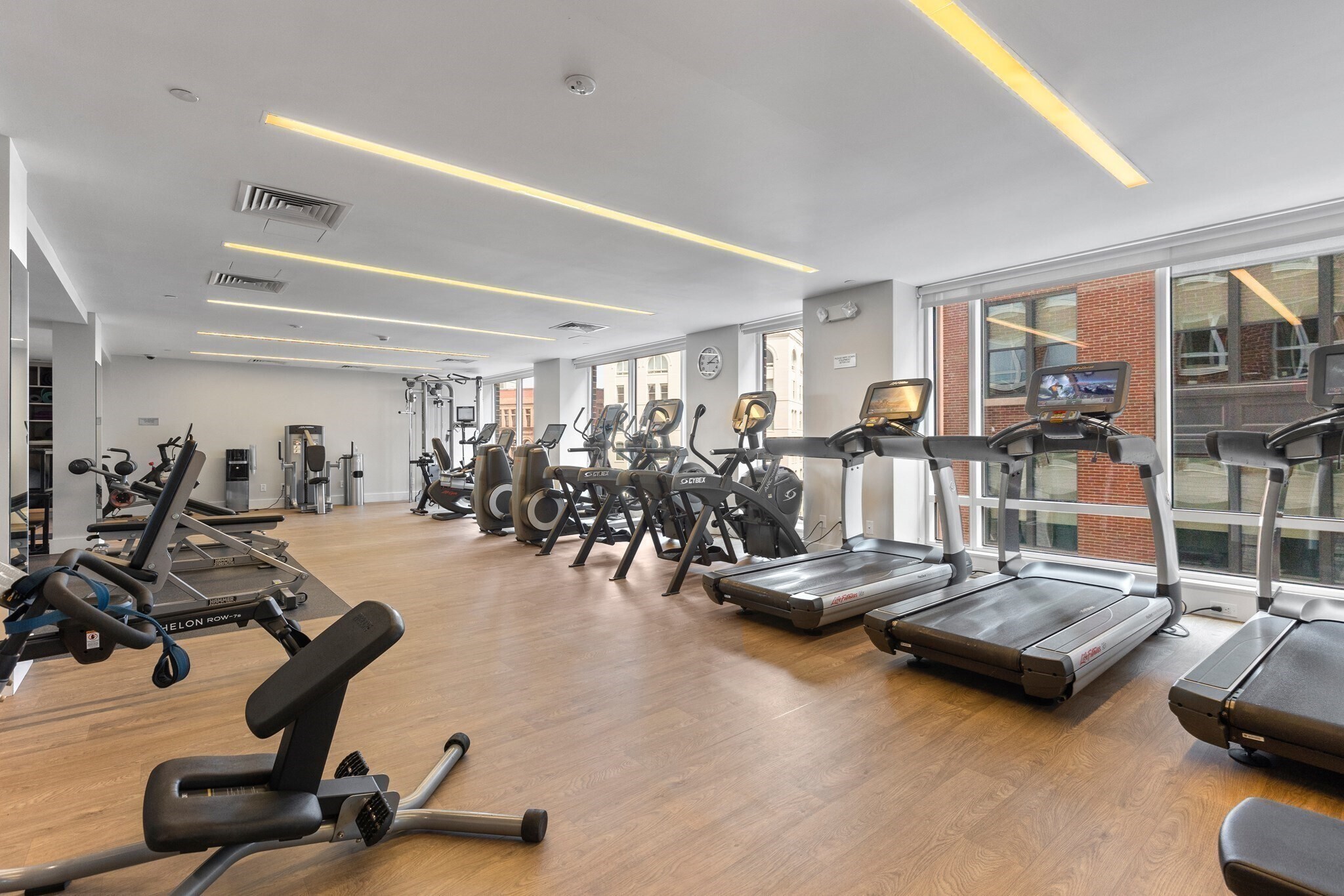 Building Photo - 400 Stuart St