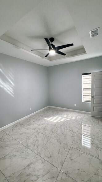 Building Photo - 1019 N Abbey Ave