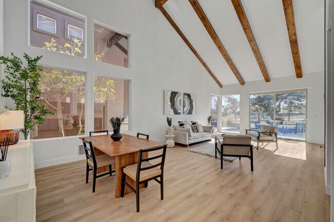 Building Photo - 3 Bedroom, 2.5 Bath Golf Course Home in Guard-Gated Canyon Gate