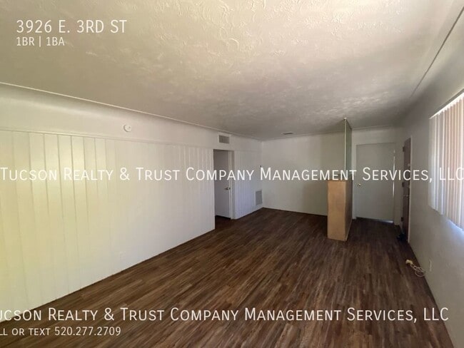 Building Photo - 3926 E 3rd St