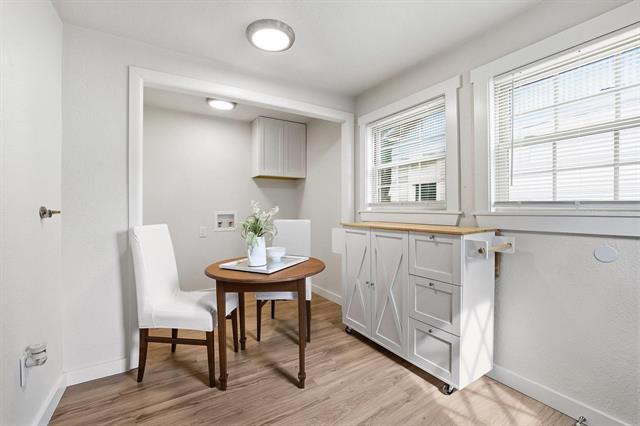 Building Photo - 537 E Sears St