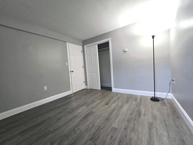 Building Photo - 18 68th St