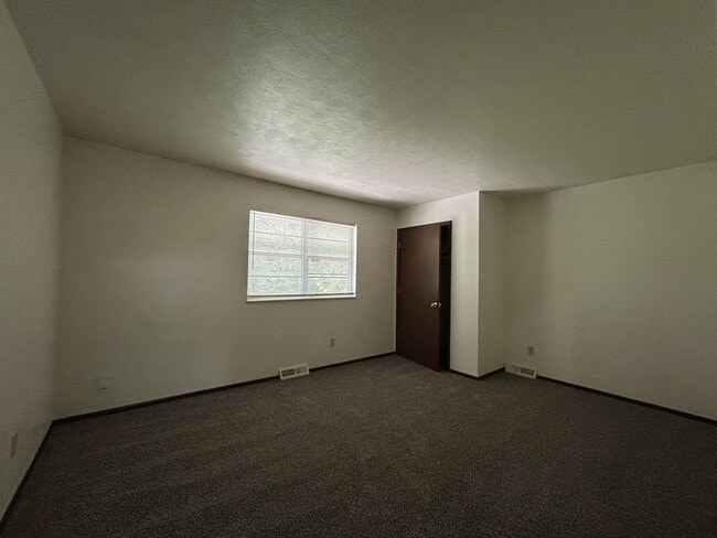 Building Photo - 2912 N River Terrace