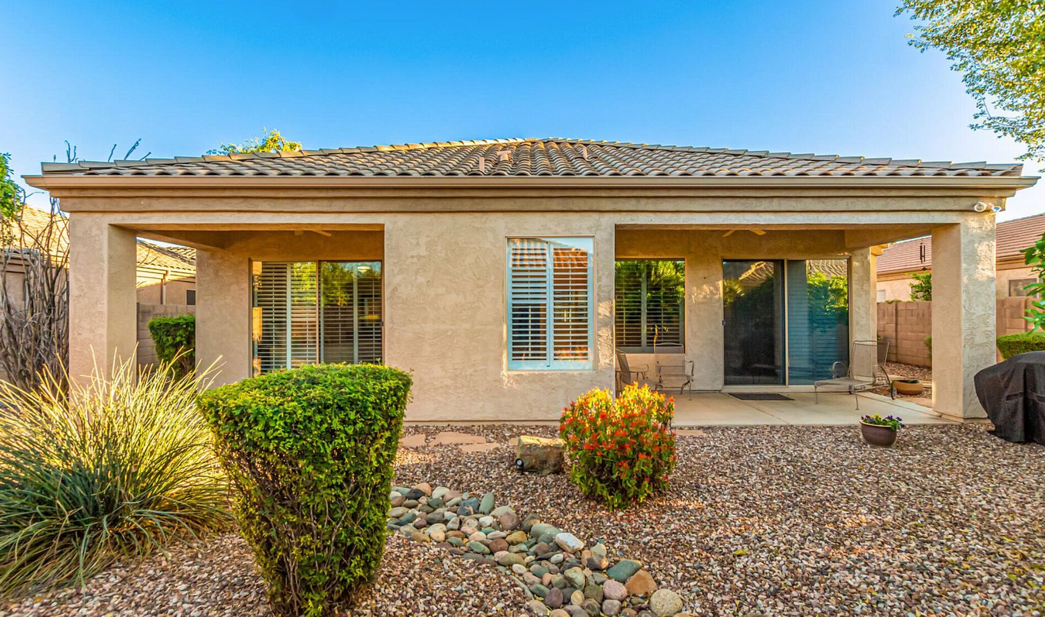 Building Photo - 892 W Raven Dr