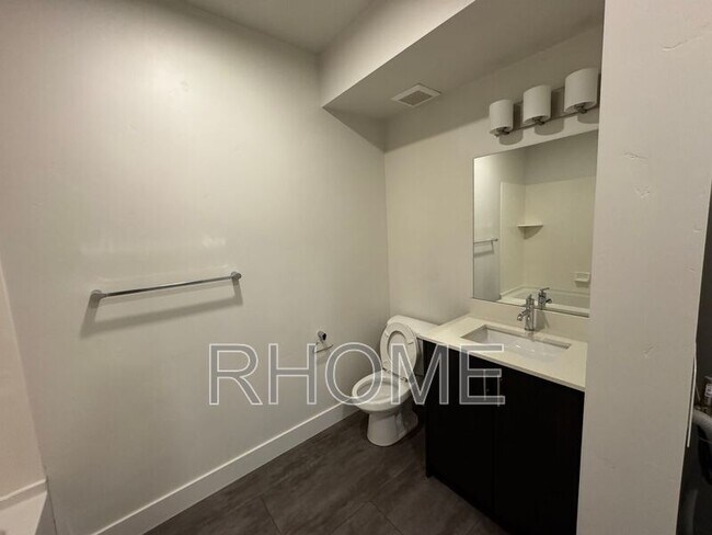 Building Photo - 965 S 200 W