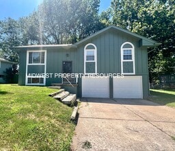 Building Photo - Beautiful home, conveniently located in Bl...