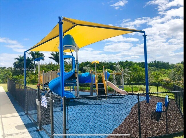 Building Photo - 14951 Royal Oaks Ln