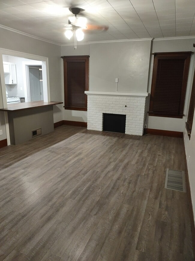 Building Photo - 620 Prairie Ave SW