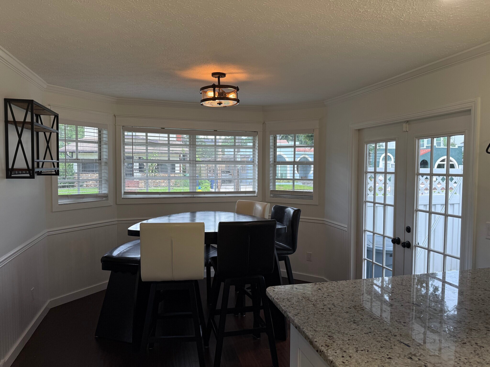 Dining area - 3601 W Santiago St