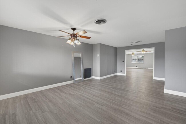 Building Photo - 6918 Tradewind Way