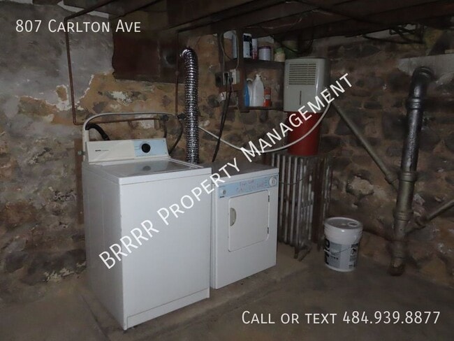 Building Photo - 807 Carlton Ave