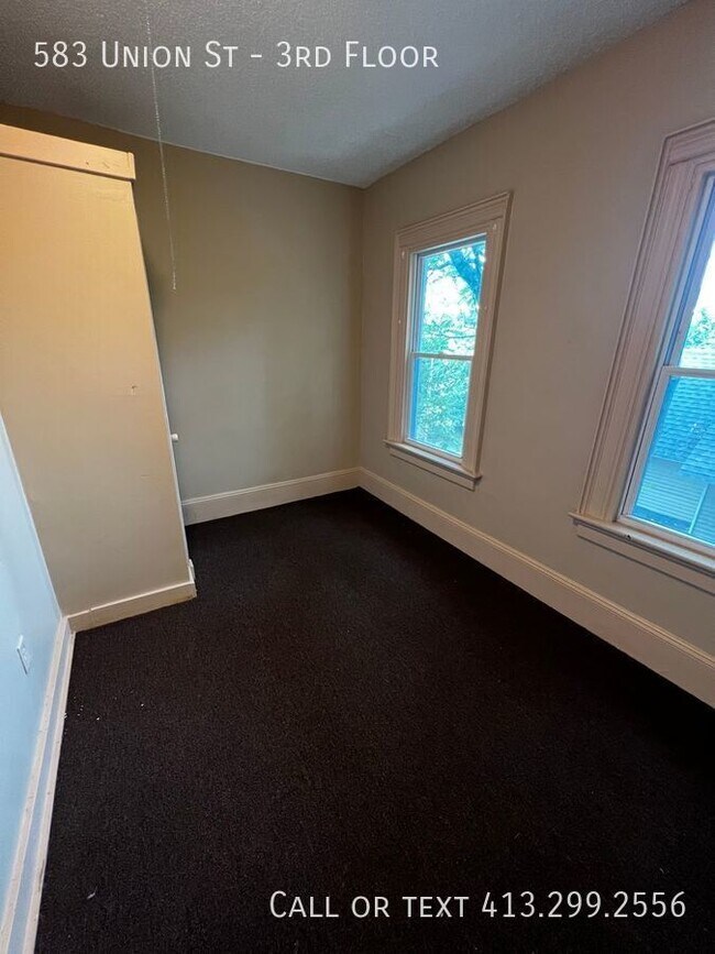 Building Photo - Large 3 BR Unit in Springfield's Old Hill ...