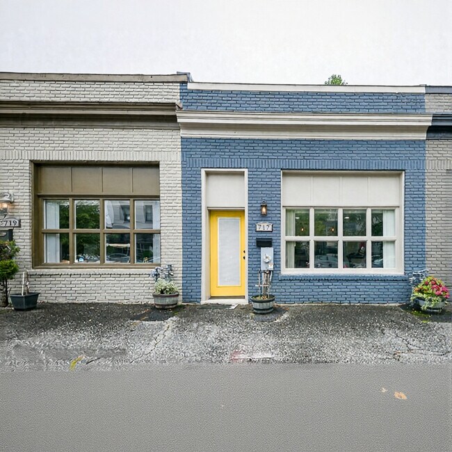 Building Photo - 717 F St NE