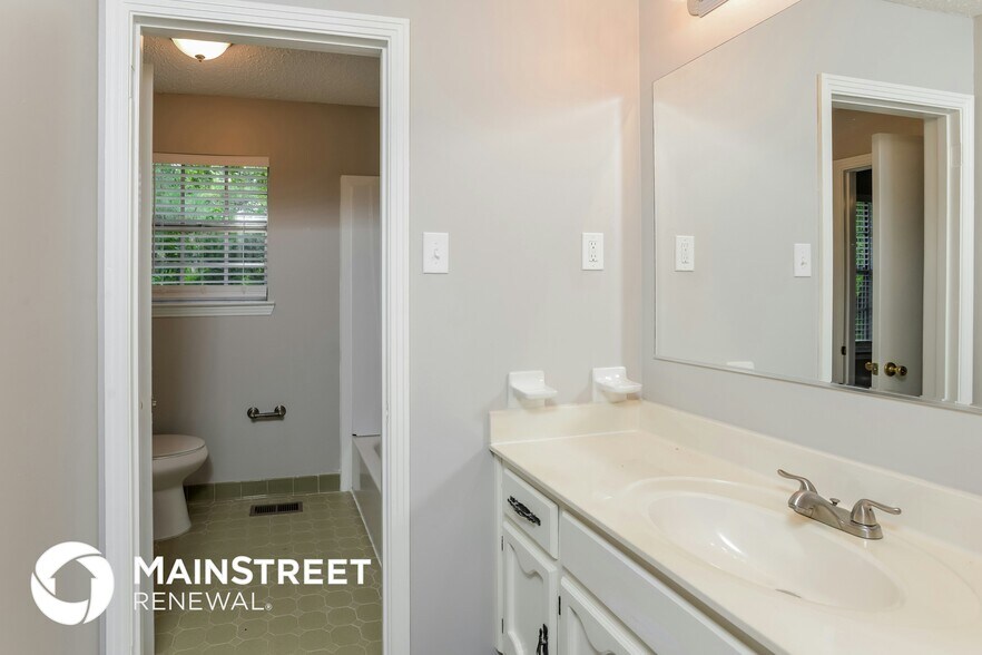 Building Photo - 2576 Wright St