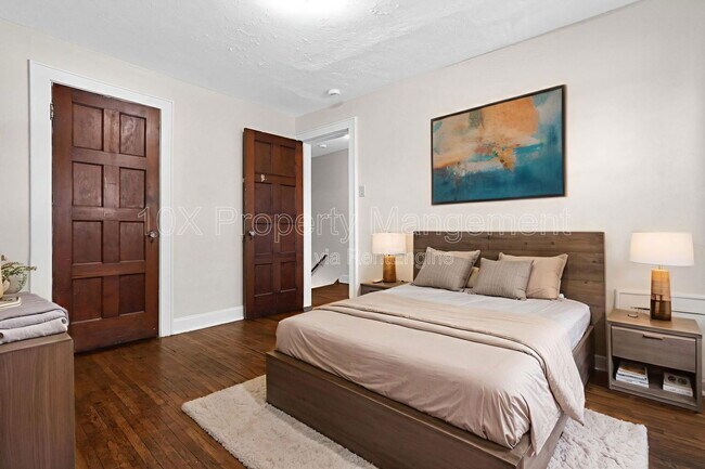 Building Photo - 1656 E Sycamore St