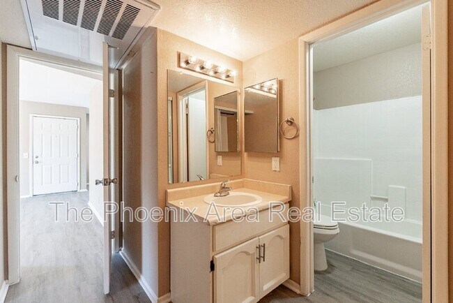 Building Photo - 16657 E Gunsight Dr