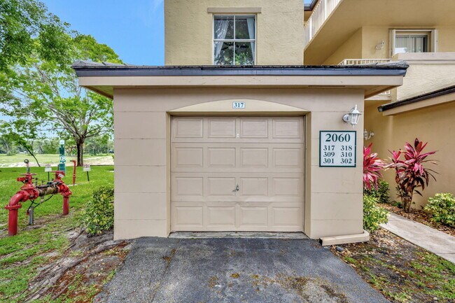 Building Photo - 2060 Greenview Shores Blvd