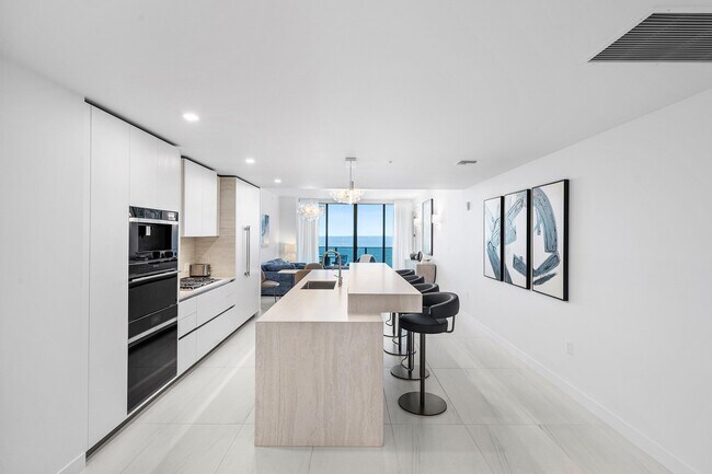 Building Photo - 900 N Ocean Blvd