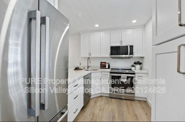 Building Photo - 451 Alberto Way