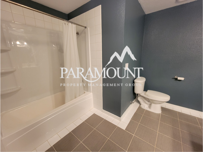 Building Photo - Updated 3 Bedroom Duplex!