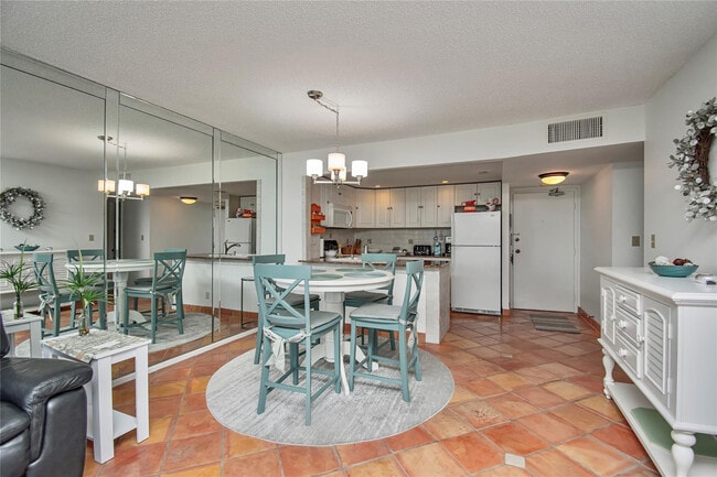 Building Photo - 3540 S Ocean Blvd