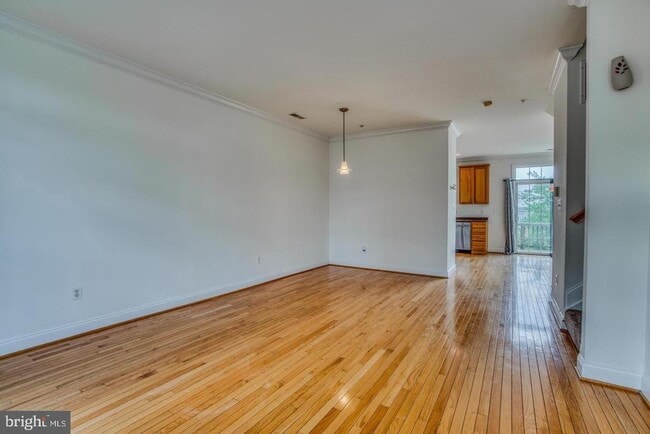 Building Photo - 855 Ramsay St