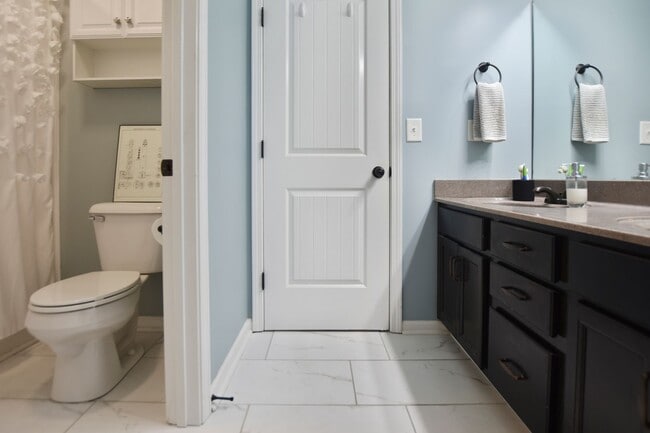 Building Photo - Pet Friendly Three Bedroom!