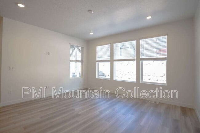 Building Photo - 2484 Wildwood Ln